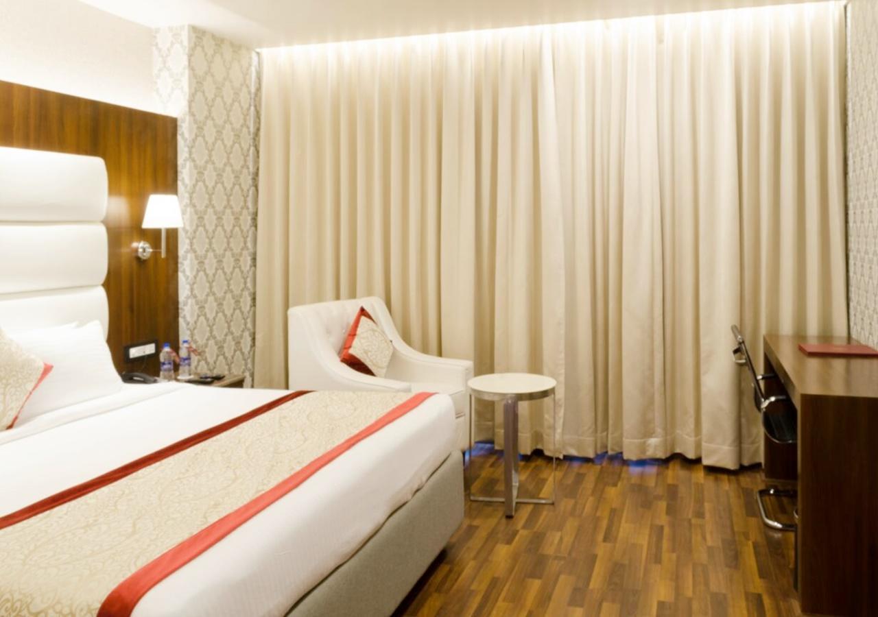 Ss Lumina Hotel Bangalore Exteriör bild