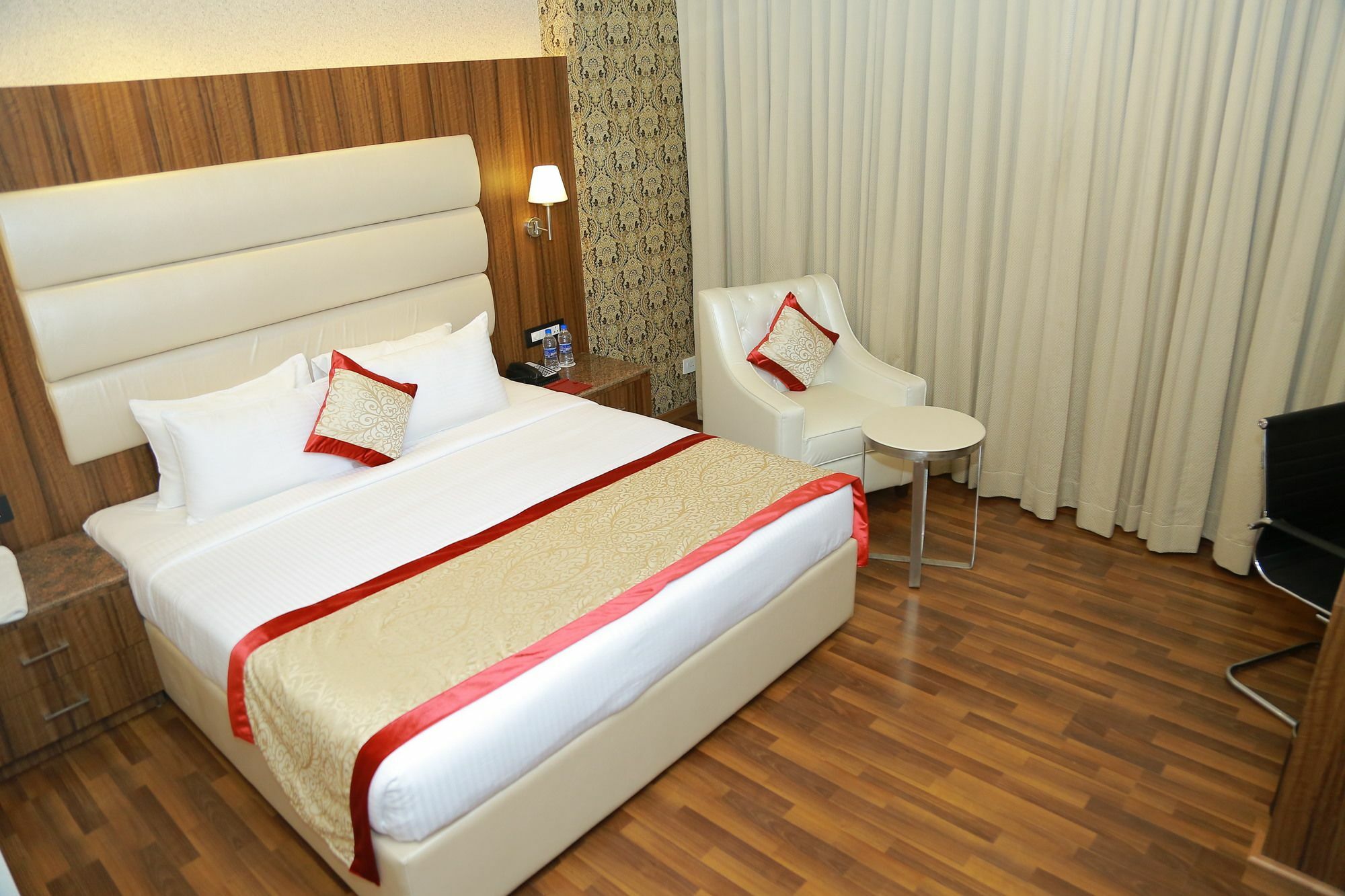 Ss Lumina Hotel Bangalore Exteriör bild
