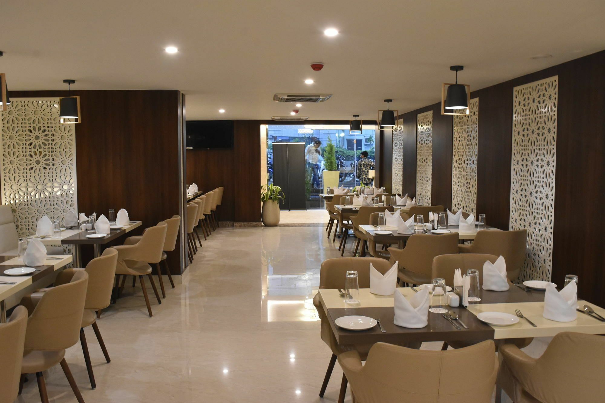 Ss Lumina Hotel Bangalore Exteriör bild